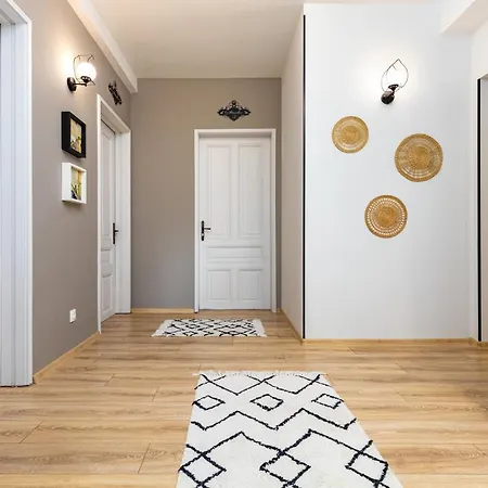 Kapana On Pedestrian Street With Parking Included 4* Filibe