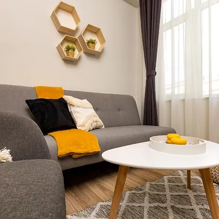 Kapana On Pedestrian Street With Parking Included Πανσιόν