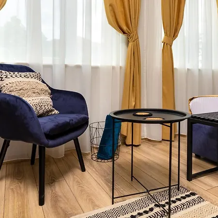 Kapana On Pedestrian Street With Parking Included