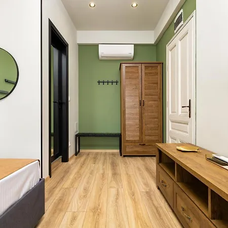 Kapana On Pedestrian Street With Parking Included 3*
