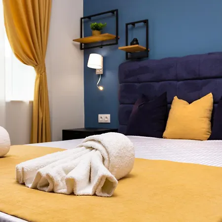 Kapana On Pedestrian Street With Parking Included 3*